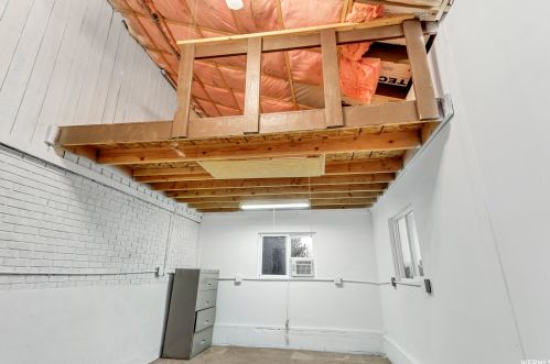 2197 Thistlewood Way, Sandy UT exterior