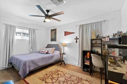 5201 34th St, Phoenix AZ  85018-1440 exterior