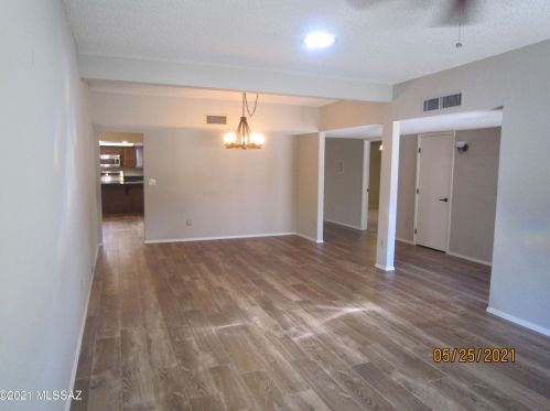 7601 La Cienega Dr, Tucson AZ  85715-3528 exterior