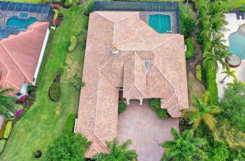 7829 Classics Dr, Naples FL 34113-3044 exterior