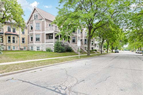 130 Reservoir Ave, Milwaukee, WI 53212-3722
