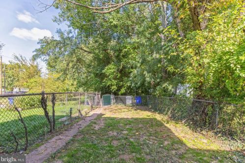 565 Jefferson Ave, Pottstown PA 19464-4721 exterior