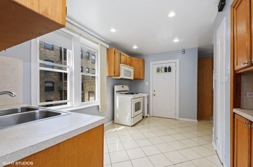 6710 Artesian Ave, Chicago IL 60645-5301 exterior