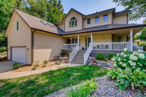 8560 136th Ct, Saint Paul, MN 55124-6902