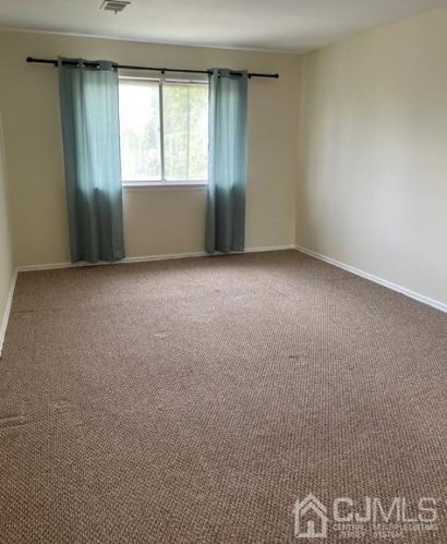 51 College Dr, Edison NJ 08817-5951 exterior