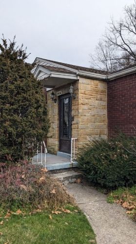 904 Farragut St, Pittsburgh PA  15206-2204 exterior
