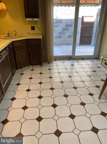 2404 10th St, Philadelphia PA 19133-1604 exterior