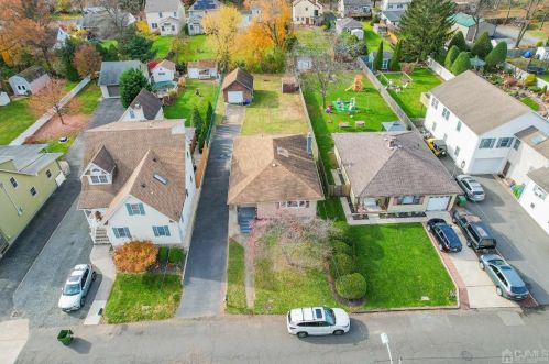 131 Bernard Ave, Edison NJ 08837-3036 exterior