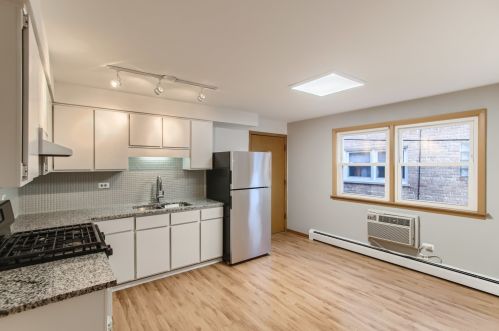 4925 Lester Ave, Chicago, IL 60630-2112