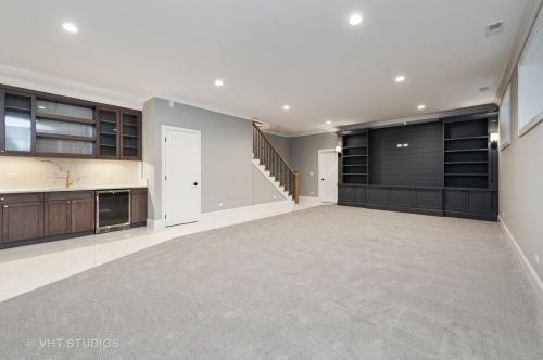 3854 Claremont Ave, Chicago IL 60618-3820 exterior