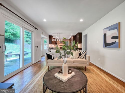 733 Rdg Dr, Mc Lean VA 22101-1620 exterior