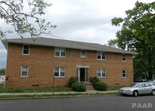 201 6th St, Pekin, IL 61554-3323
