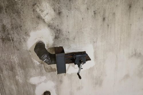 9235 Thrush Ln, Milwaukee WI 53217-1376 exterior