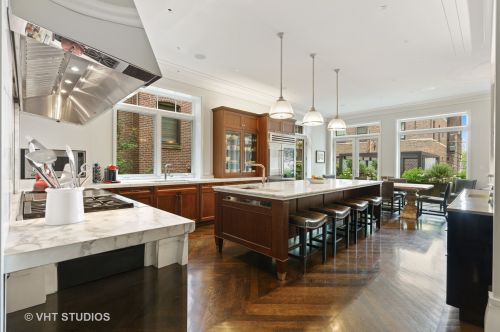 1449 Astor St, Chicago IL 60610-1608 exterior