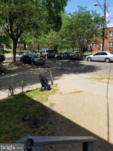 1811 Q St, Washington DC  20009-1613 exterior