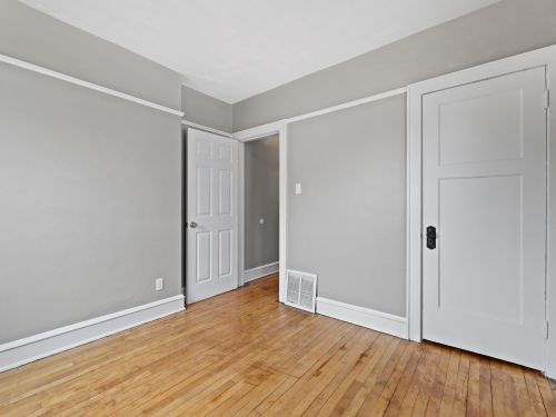 4866 37th St, Milwaukee WI  53221-2570 exterior