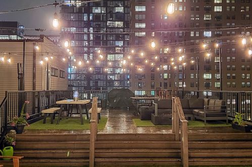 300 Grand Ave, Chicago IL  60654-7871 exterior