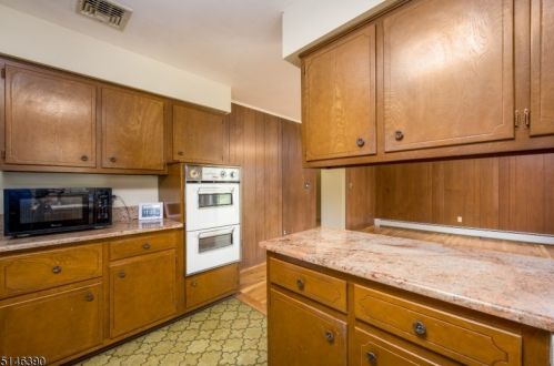 22 Heritage Dr, Warren NJ 07059-6827 exterior