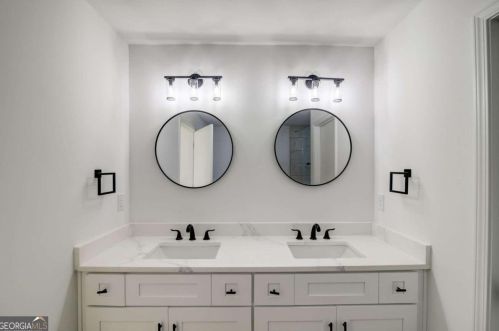 2006 Lisbon Dr, Atlanta GA 30310-4920 exterior