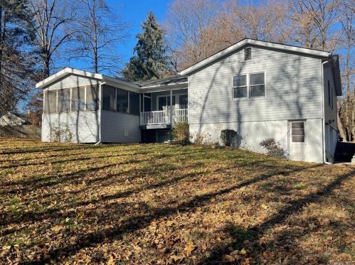 15 Needle Ln, Poughkeepsie NY 12603-4814 exterior