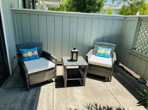 106 Glenbridge Ct, Concord, CA 94523-4701