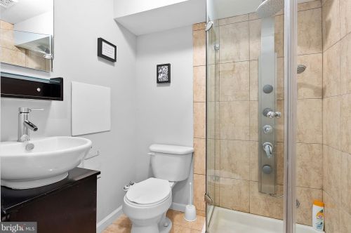 1019 19 St, Philadelphia PA 19146-2938 exterior