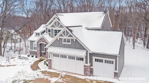 1839 Starr View Ln, Middlevle, MI 49333-8066