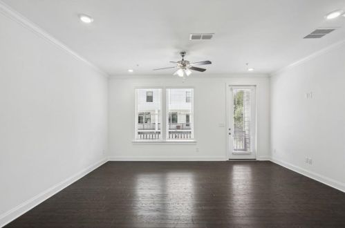 6607 Beacon Dr, Atlanta GA 30328 exterior