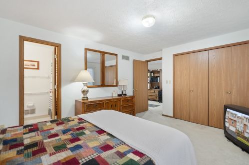 509 Newport Dr, Pittsburgh PA  15235-3228 exterior