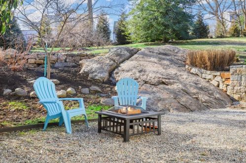 13 Hickory Dr, Greenwich CT 06831-4916 exterior