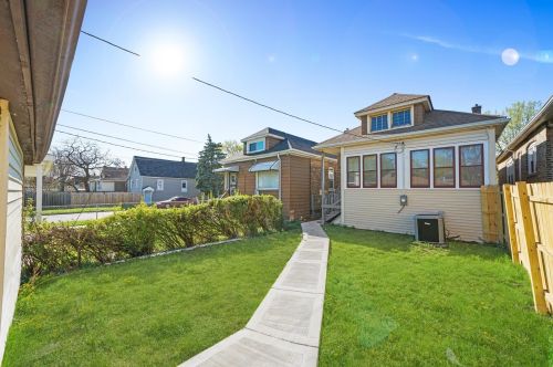 2102 71st St, Chicago IL  60649-2104 exterior