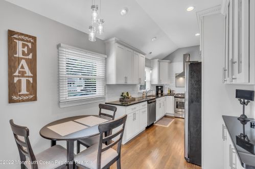 35 Arno St, Oakhurst NJ 07755-1002 exterior