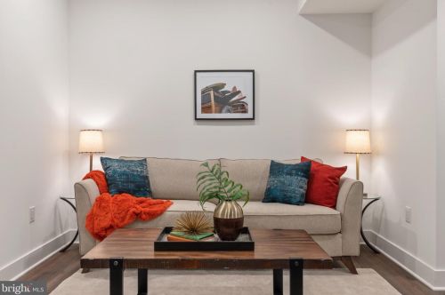 654 13 St, Philadelphia PA 19123-2427 exterior