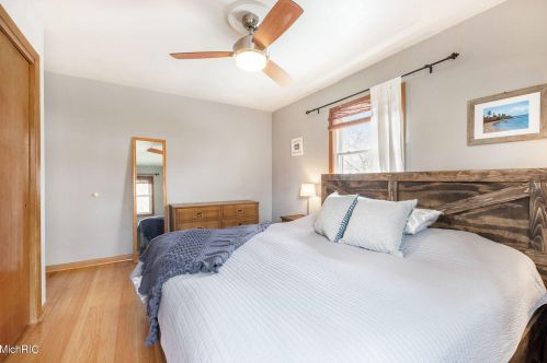 1953 Evergreen St, Grand Rapids MI 49506-4141 exterior