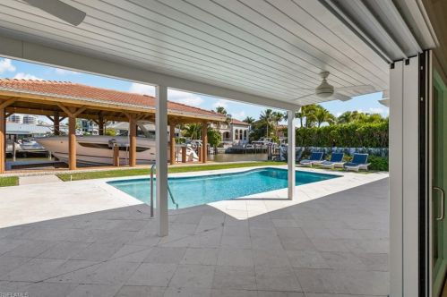 253 Conners Ave, Naples FL 34108-2124 exterior