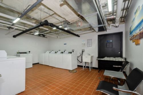 7450 Greenview Ave, Chicago IL  60626-1713 exterior