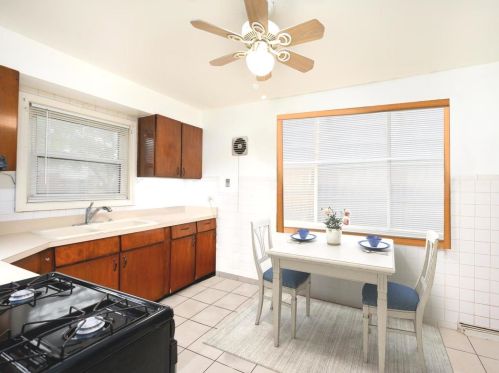 2900 10 Ave, Broadview IL 60153-1923 exterior