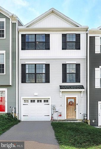 42 Overlook Dr, Hanover, PA 17331-9136