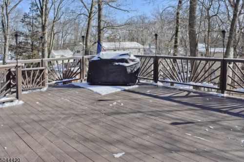 11 Jefferson Trl, Hopatcong NJ 07843-1206 exterior