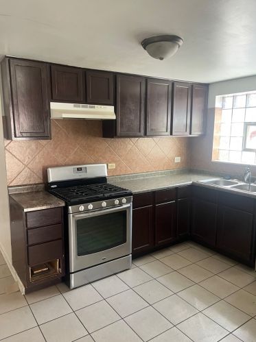 14211 Wallace Ave, Chicago IL 60827-1143 exterior