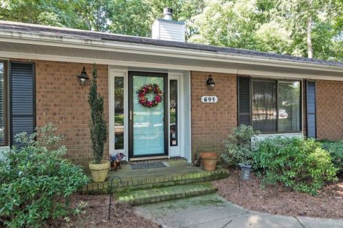 641 Charter Pl, Charlotte, NC 28211-5611