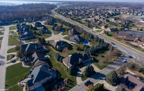 33654 Lotties Dr, New Baltimore MI 48047-2378 exterior