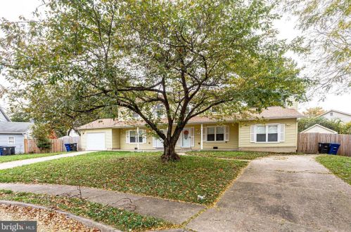 185 Cedar Walk Cir, Leesburg VA  20176-4457 exterior