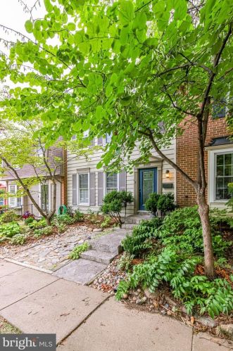 5909 Berkshire Ct, Alexandria VA  22303-1632 exterior