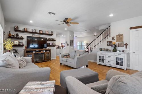 8818 12 St, Phoenix AZ 85086-7450 exterior