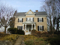 19 Wyman St, Newton, MA 02468-1516