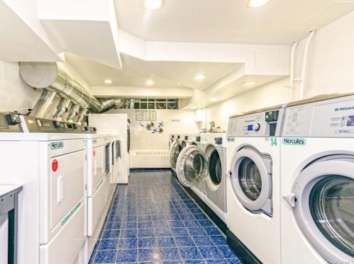 1874 Pelham Pkwy, Bronx NY  10461-3709 exterior