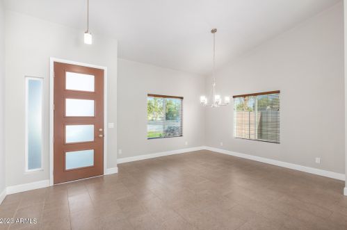 7002 14th Ave, Phoenix AZ  85021-8669 exterior