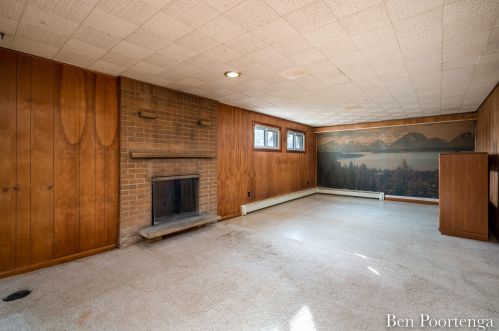 1451 Sweet St, Grand Rapids MI 49505-5425 exterior