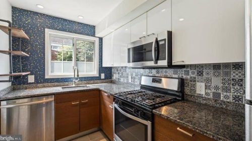 1240 Martha Custis Dr, Alexandria VA  22302-2016 exterior